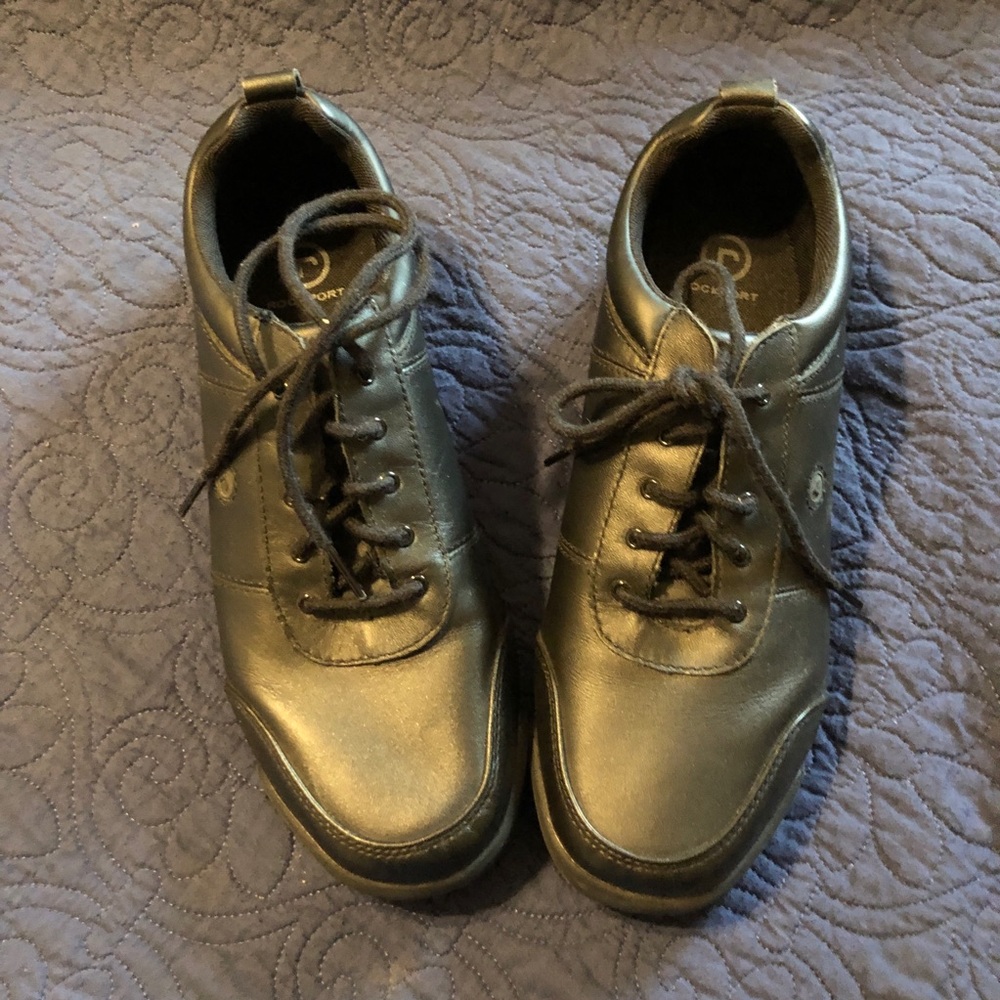 Black rockport sneaker